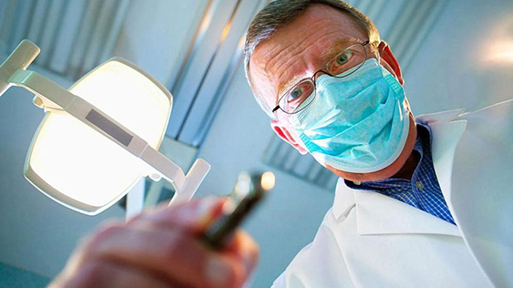 دندانپزشک می خواهد دندان عقل را بکشد