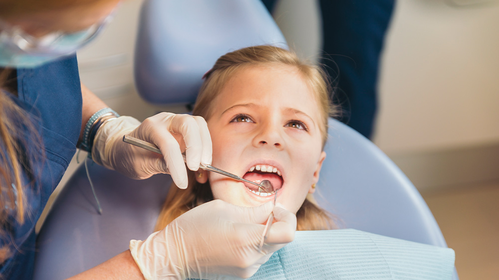 kid dental examination for abscess